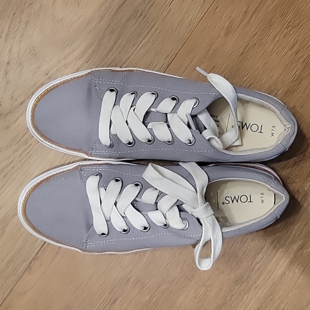 Toms sneakers size 7.5